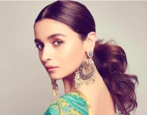 Low, Loose Ponytail hairstyle, Alia Bhatt, 